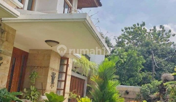 Nice 2-story house in a very strategic location near Pakubuwono.