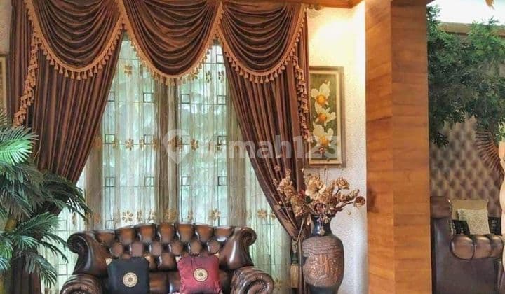 The house in Kebayoran Lama is nice, very strategic.