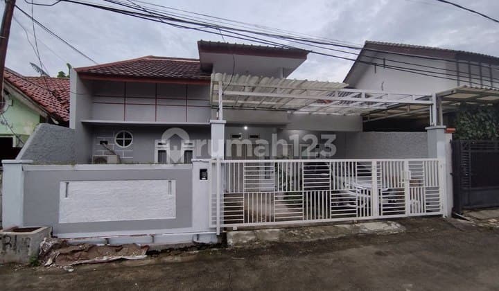 Rumah 1,5 Lantai Dalam Perumahan Besardijati Asih