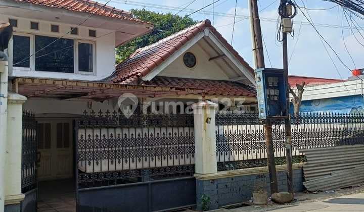 Jual Cepat Rumah Luas 2 Lantai Lokasi Strategis