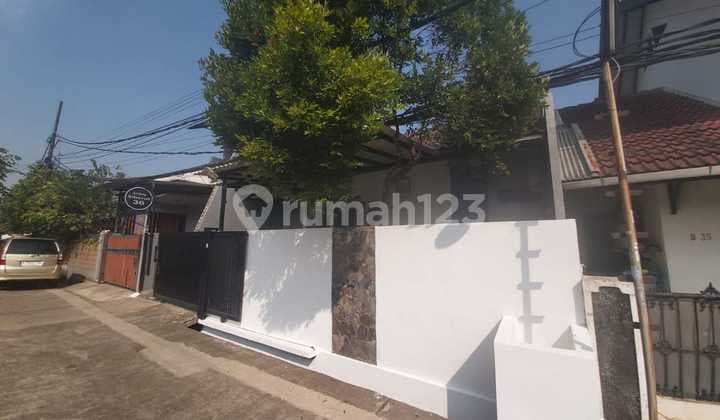 Rumah 1,5 Lantai Baru Renovasi