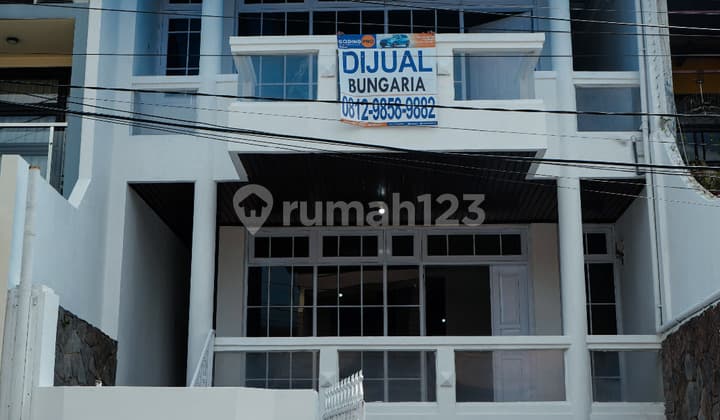 Rumah 2, 5 Lantai di Sari Mekar Sarijadi Bandung