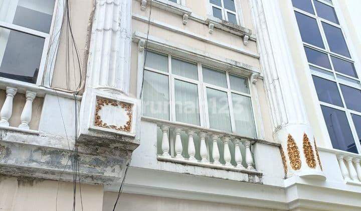 Ruko 3 Lantai Dijual Murah Lokasi strategis