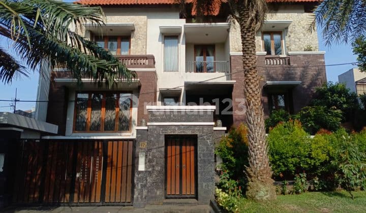 Rumah 2 Lantai Bagus Dijual Melalui Lelang Pondok Indah