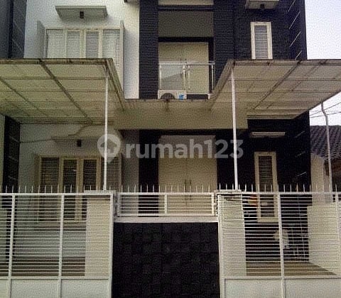 Kelapa Lilin 8X20, 2Lantai,Shm, Murah