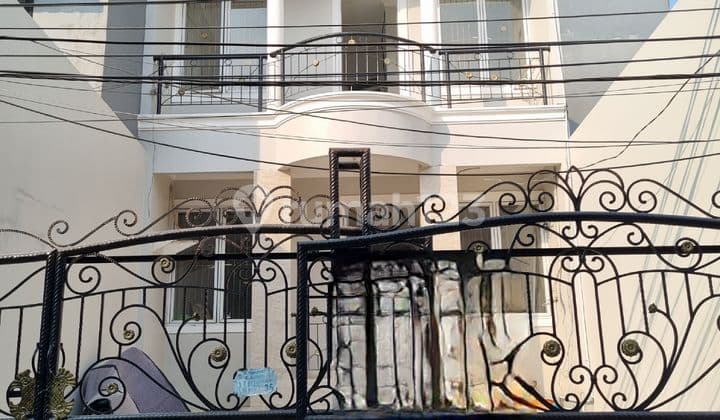 Kelapa Gading 2Lantai, Siap Huni, Bagus, 5Kamar Tidur, SHM, Bebas Banjir