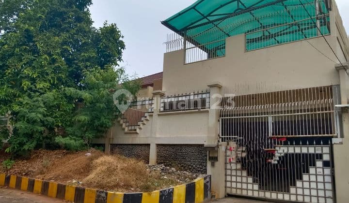 Vila danau indah barat 1019m, 2lantai, swimming pool, kolam ikan, siap huni, bagus, bawah njop, murah, exclusive