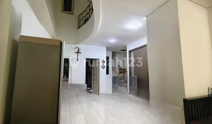 Rumah Siap Huni 2.5Lantai, Jln Besar, SHM , Murah