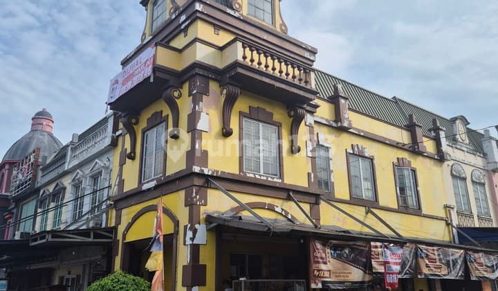 Ruko Kota Wisata Hook Strategis 75m2 2lt Hadap Jalan Raya