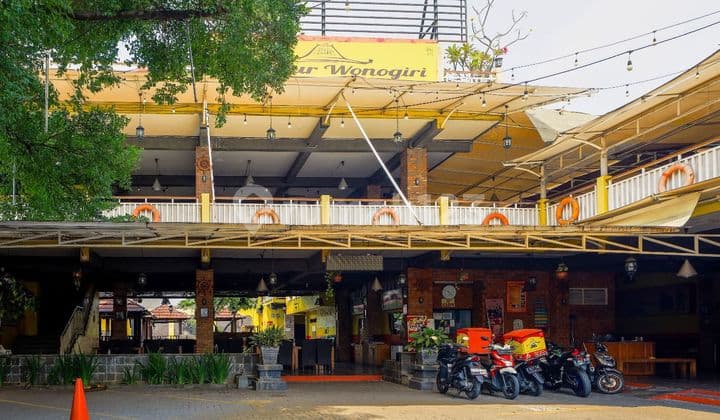 Business premises 1707m², main road, Jalan Tole Iskandar.