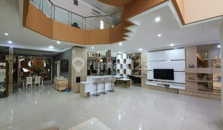 Rumah Murah Mewah Hook. Full Furnished . Strategis .dekat Mall.