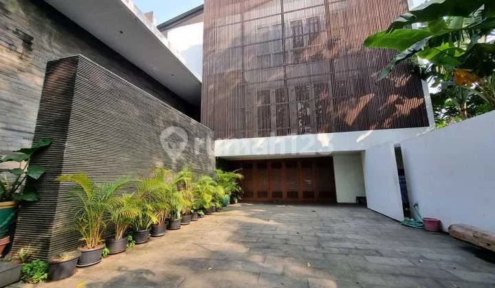 Hang Tuah South Jakarta Furnished House 675m2