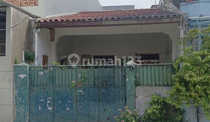 Strategic Old House in Kramat Pulo, 3-Car Road Access