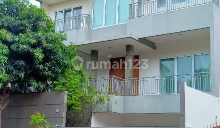 House in Villa Permata Gading with swimming pool, 4 Floors Beautiful, minimalist
