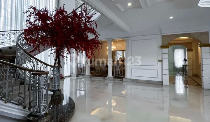 Rumah Mewah 2 Lantai, SHM Kawasan Elit di Kelapa Gading
