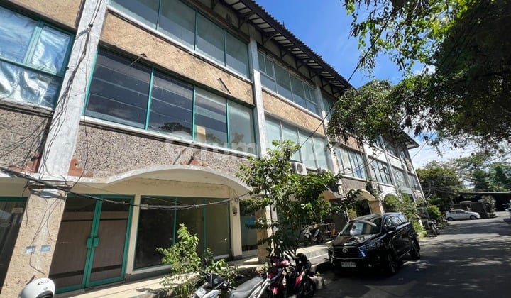 3-Storey Shophouse on Bypass Ngurah Rai, Sanur, High Traffic