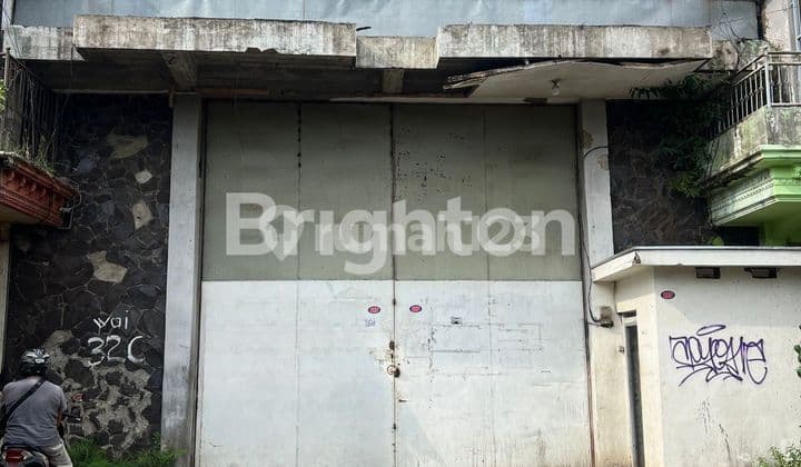 GUDANG STRATEGIS PINGGIR JALAN LT 910 M2 DI GADANG, MALANG