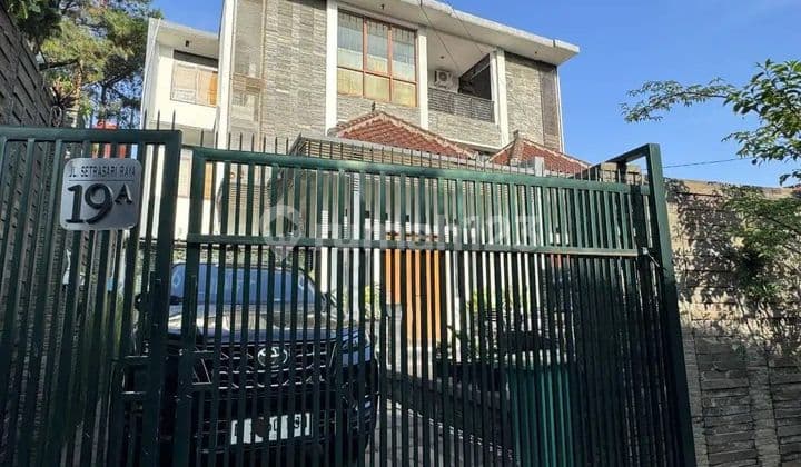 Di Jual Rumah Mewah Di Jl.setra Sari Raya