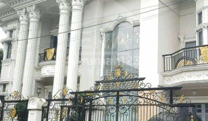 Disewakan Rumah Mewah 2 Lantai Luas 601m2 Selangkah Ke Walikota Jakarta Timur