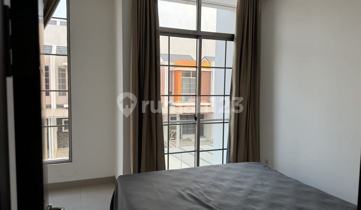 Disewakan Rumah di Pik 2 Uk 4,5X12,5 Semi Furnish Bagus