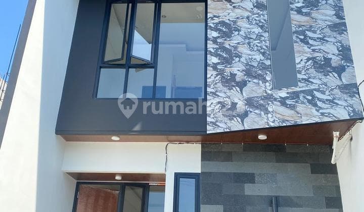 Rumah Baru Dua Lanta di Rungkut Mapan Surabaya Dekat Medokan