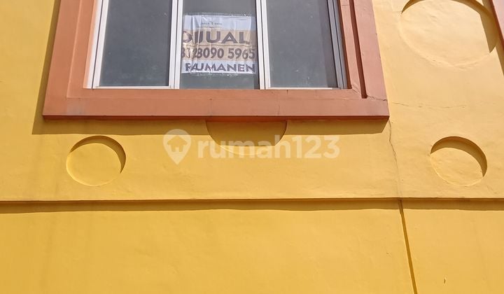 Strategic 2-story connected shophouse in Rumpin Bogor with freehold title (SHM).