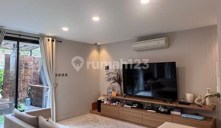 Rumah Bagus Siap Huni Semi Furnised di Sektor1 Puspita Bintaro Jak Sel