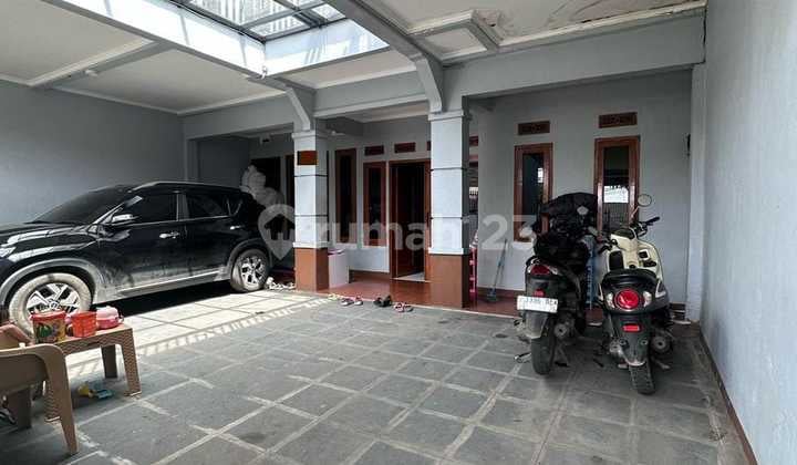 Rumah Siap Huni 3 Lantai di Taman Rahayu Regency