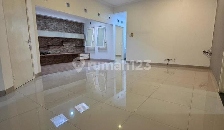 Rumah Lingkungan Elit Aman Nyaman Singgasana Pradana