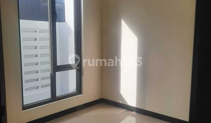 Rumah Baru 2Lt di Taman Kopo Indah V