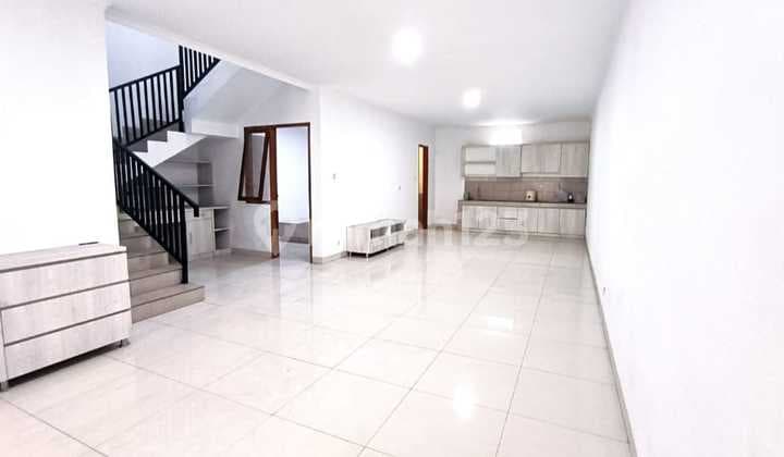 Rumah Semi Furnished Jalan Kembar