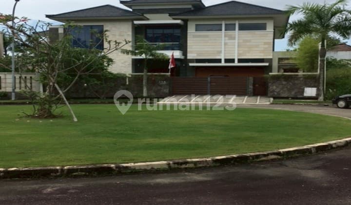 Dijual 1 unit rumah 2 lantai full renovasi dengan kolam renang di Bukit Indah Sukajadi