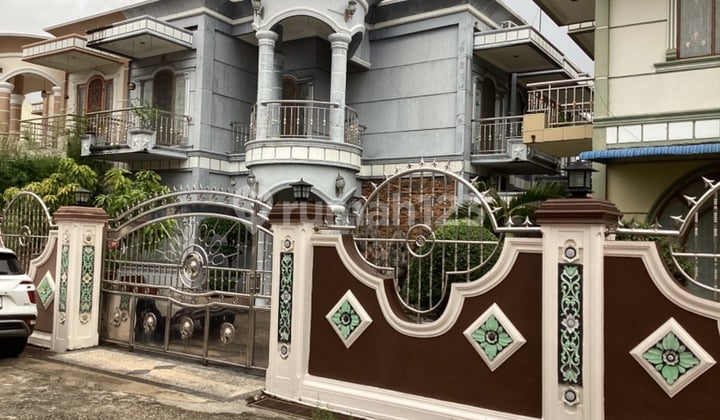 Rumah Mewah 2 Lantai Tengah Kota Dijual Dekat Dengan Jl. Angkasa