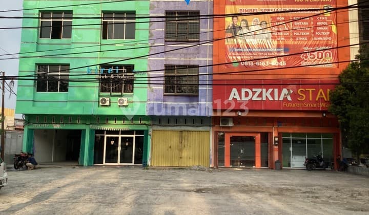 Ruko 3 Lantai Disewakan di Jl. Soekarno Hatta Pekanbaru