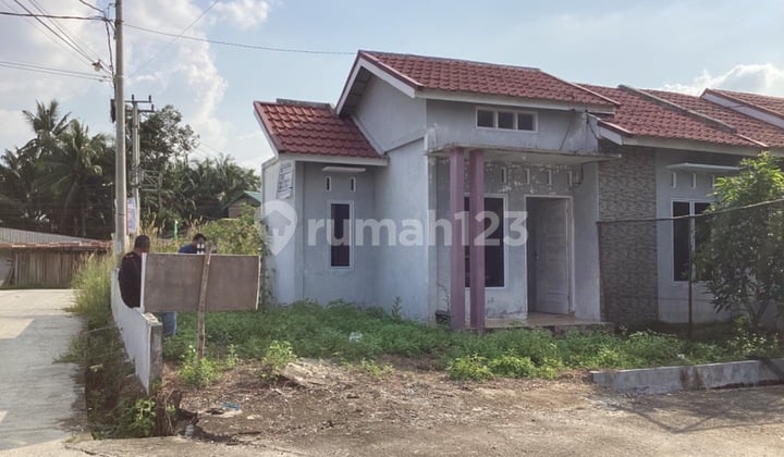 Rumah Siap Huni Posisi Hook Dijual di Jl. Sri Palas Rumbai
