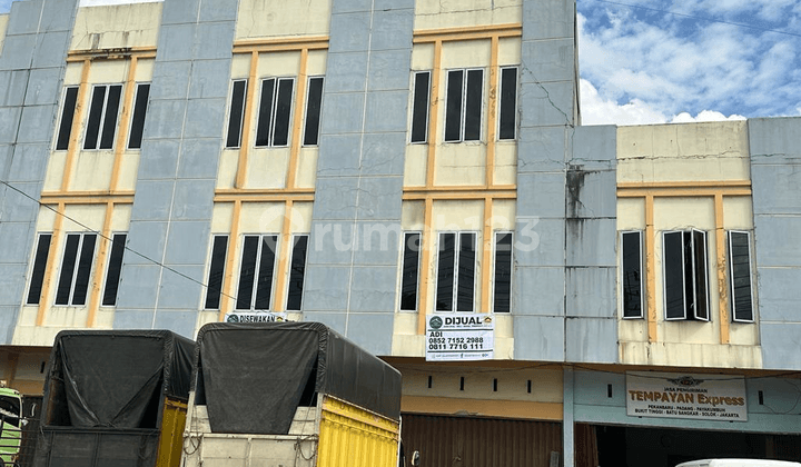 Ruko 3 Kosong 3 Lantai Disewakan di Jl. Air Hitam Pekanbaru