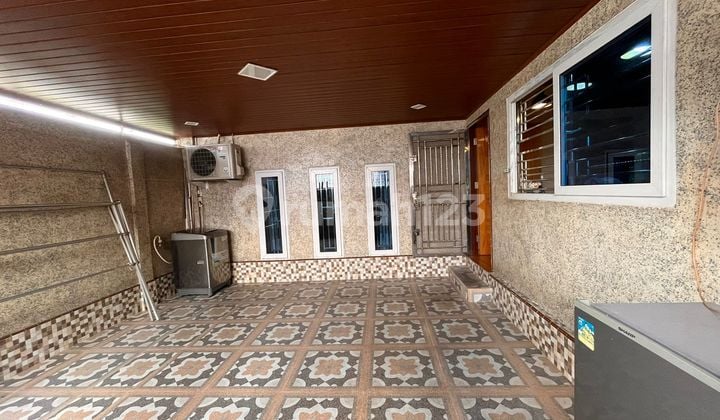 Ready-to-Occupy House in City Center for Sale on Lili Street, Pekanbaru.