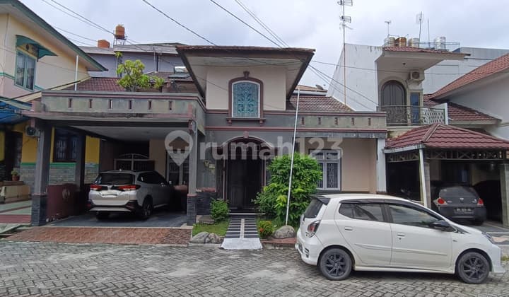 Rumah 2 Lantai Tengah Kota Dijual di Jl Kaharudin Nasution Dekat Bandara
