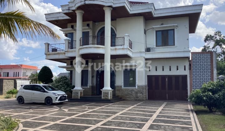Rumah Mewah 2 Lantai Siap Huni Dijual di Jl. Kelapa Sawit Pekanbaru