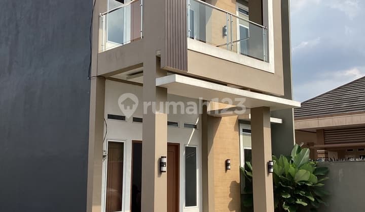 Rumah Mewah 2 Lantai Tengah Kota Dijual di Jalan Punai Parit Indah Pekanbaru