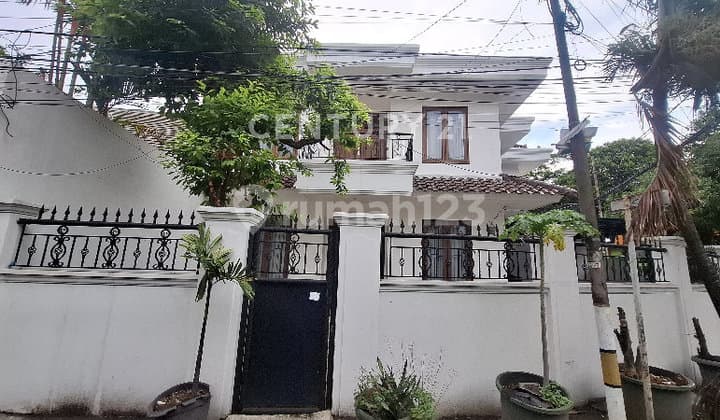 Rumah Hook 2 Lt Siap Huni Strategis di Kebayoran Baru Jakarta