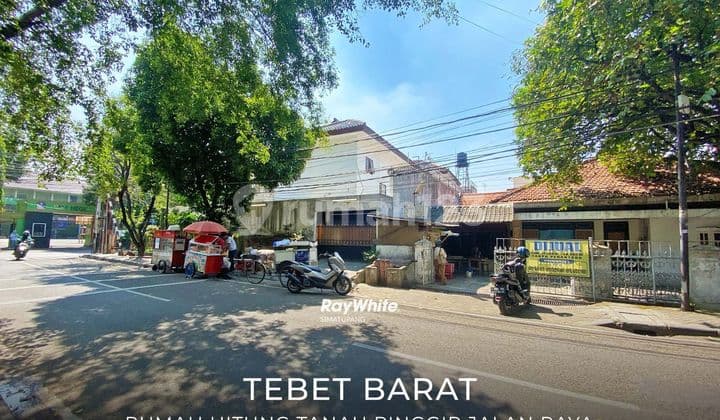 Rumah Tua Dengan Tanah Luas di Pinggir Jalan Tebet barat