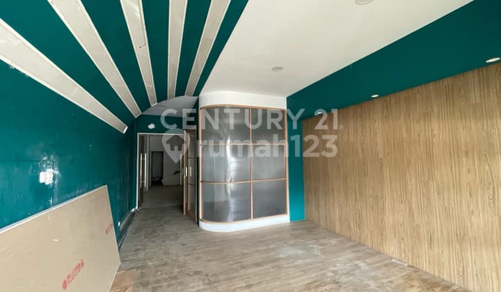 Area Ramai Ruko 2 Lantai Dengan Rooftop Disewakan Di Area Kemang