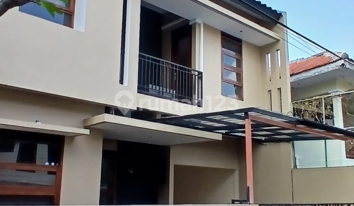 Rumah Disewakan Akses 2 Mobil Siap Huni Jakarta Selatan