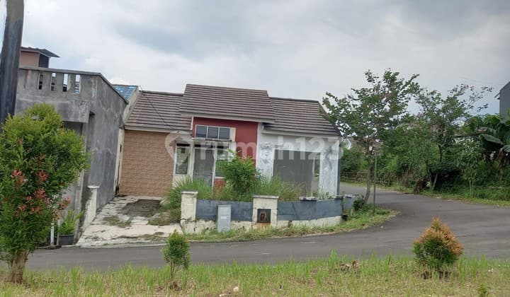 Corner House on Boulevard Street in the Citra Indah City Cluster
