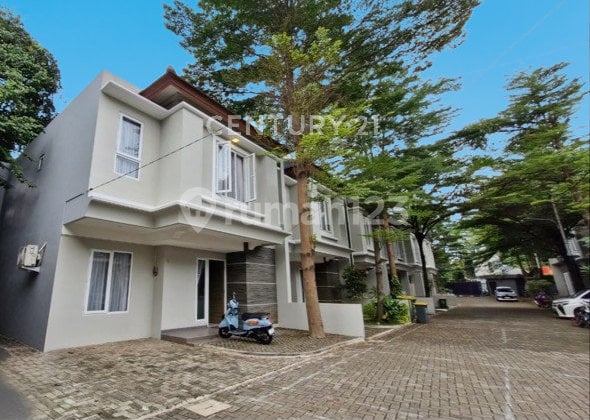 Comfortable Residential House in an Exclusive Townhouse in Kebagusan, South Jakarta