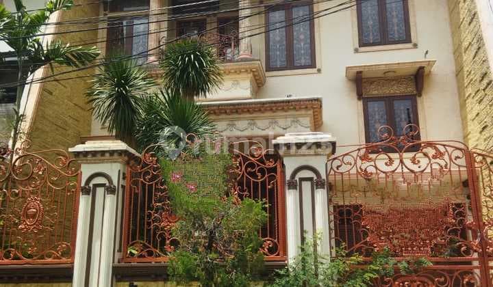 Disewakan Rumah Bagus Semi Furnished di Pulomas, Jakarta Timur