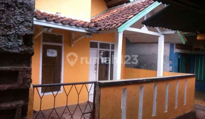 House in Need of Renovation, Near Railway Tracks in Langen Sari Village, Cianjur.