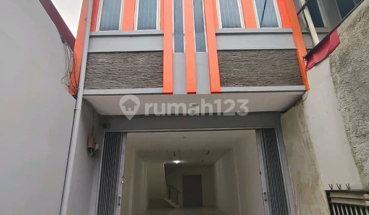 Ruko Murah di Jual Cepat Lokasi Komersial 2 Setengah Lantai