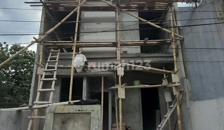 Rumah Baru Murah di Ko di Komplek Jatiwaringin Asri Pondok Gede